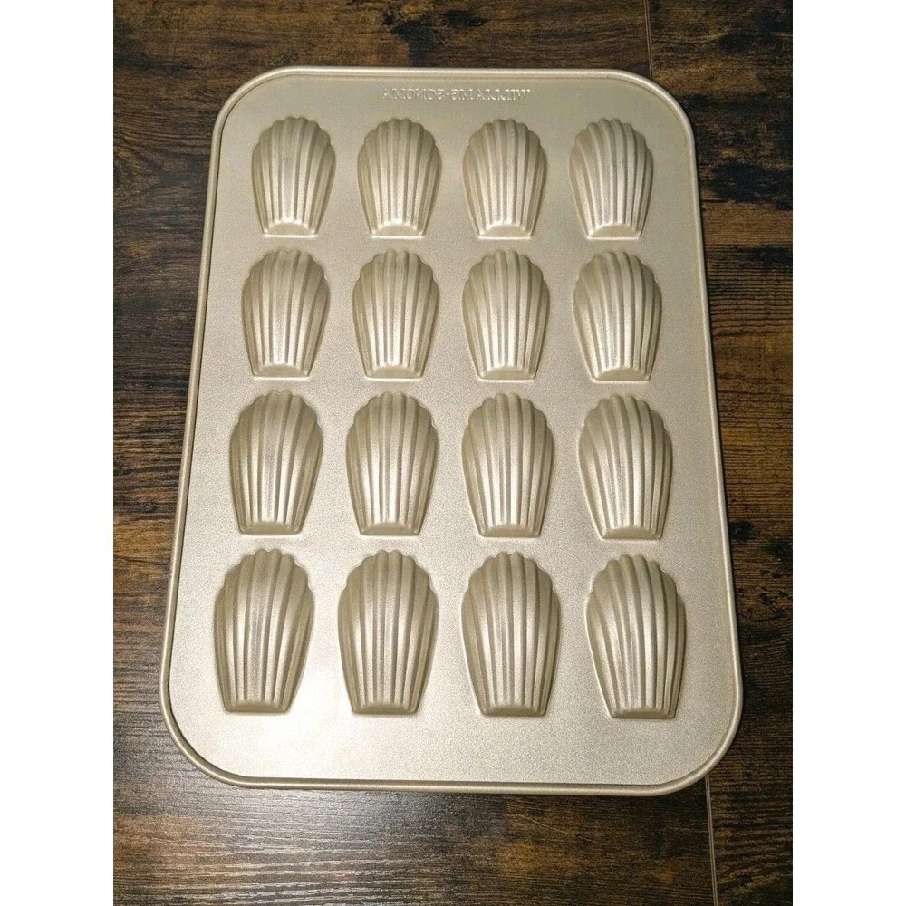 Williams Sonoma Goldtouch Pro Nonstick Madeleine Biscuit Corn Cake Pan 16 Wells